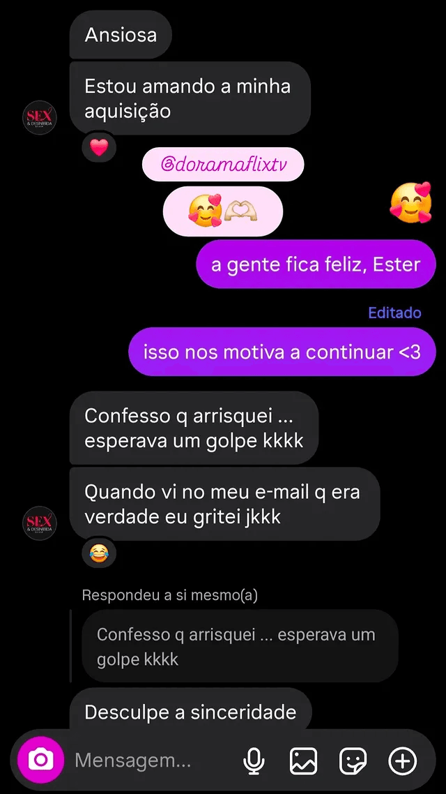 Ester feliz com a compra